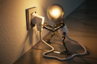 Economize Energia: Descubra Quais Aparelhos Devem Permanecer Desligados Durante a Noite