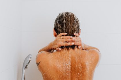 Mito ou verdade: tomar mais de um banho por dia faz mal?