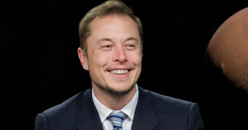 Elon Musk sorrindo e conversando